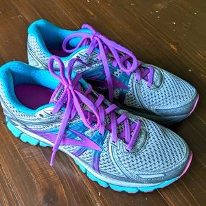 Brooks GTS seventeen Women's tennis shoes purple teal and gray size 10